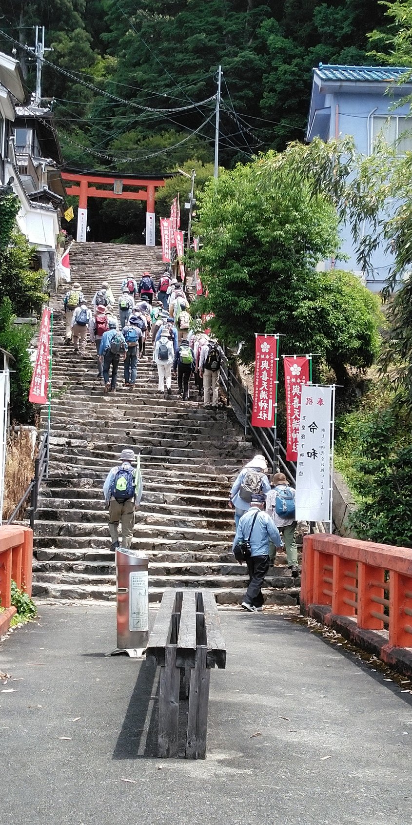 輿喜神社階段の写真